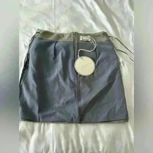 Runaway Faux Suede Mini Jackie Skirt Size 4 - Picture 13 of 14